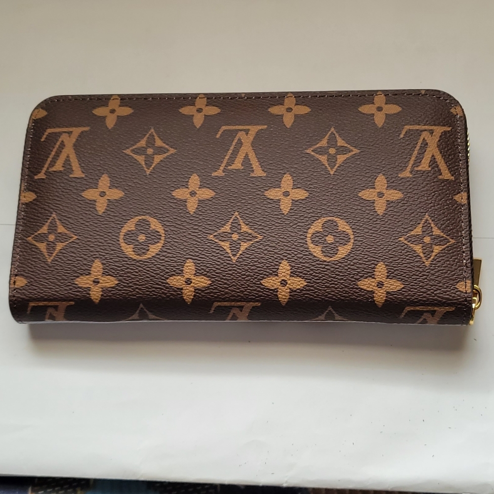 Fashion Nova Brown Wallet with City Art - Picture 2 of 7